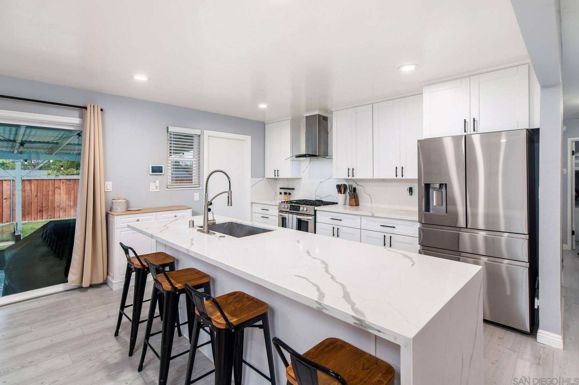 9027 Frederick St, Spring Valley CA  91977-5606 exterior