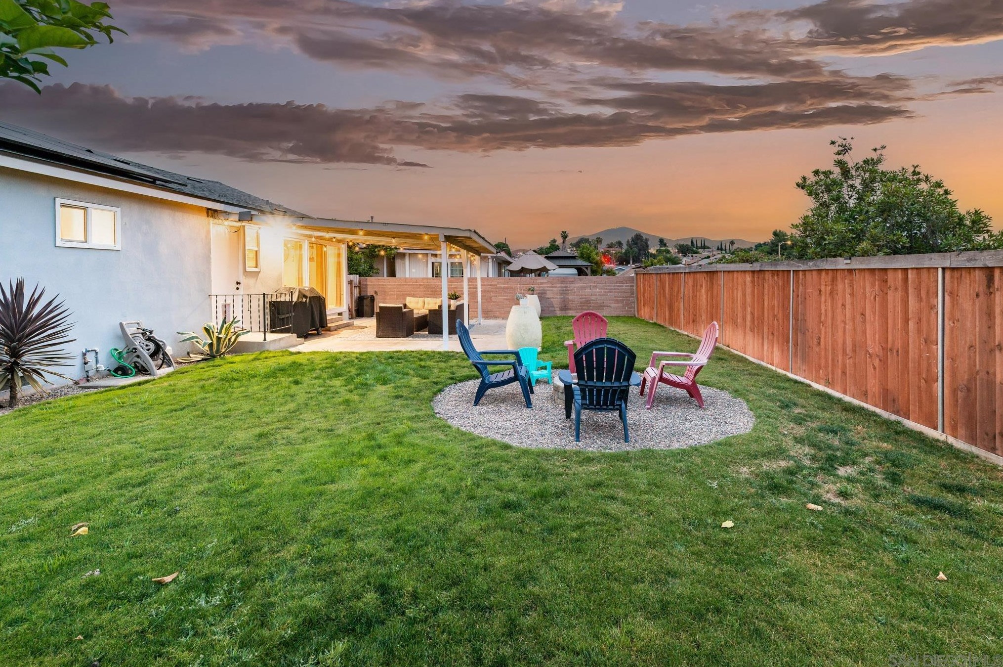 9027 Frederick St, Spring Valley CA  91977-5606 exterior