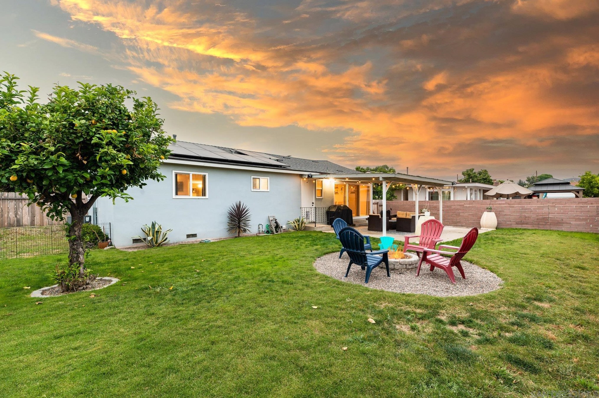 9027 Frederick St, Spring Valley CA  91977-5606 exterior