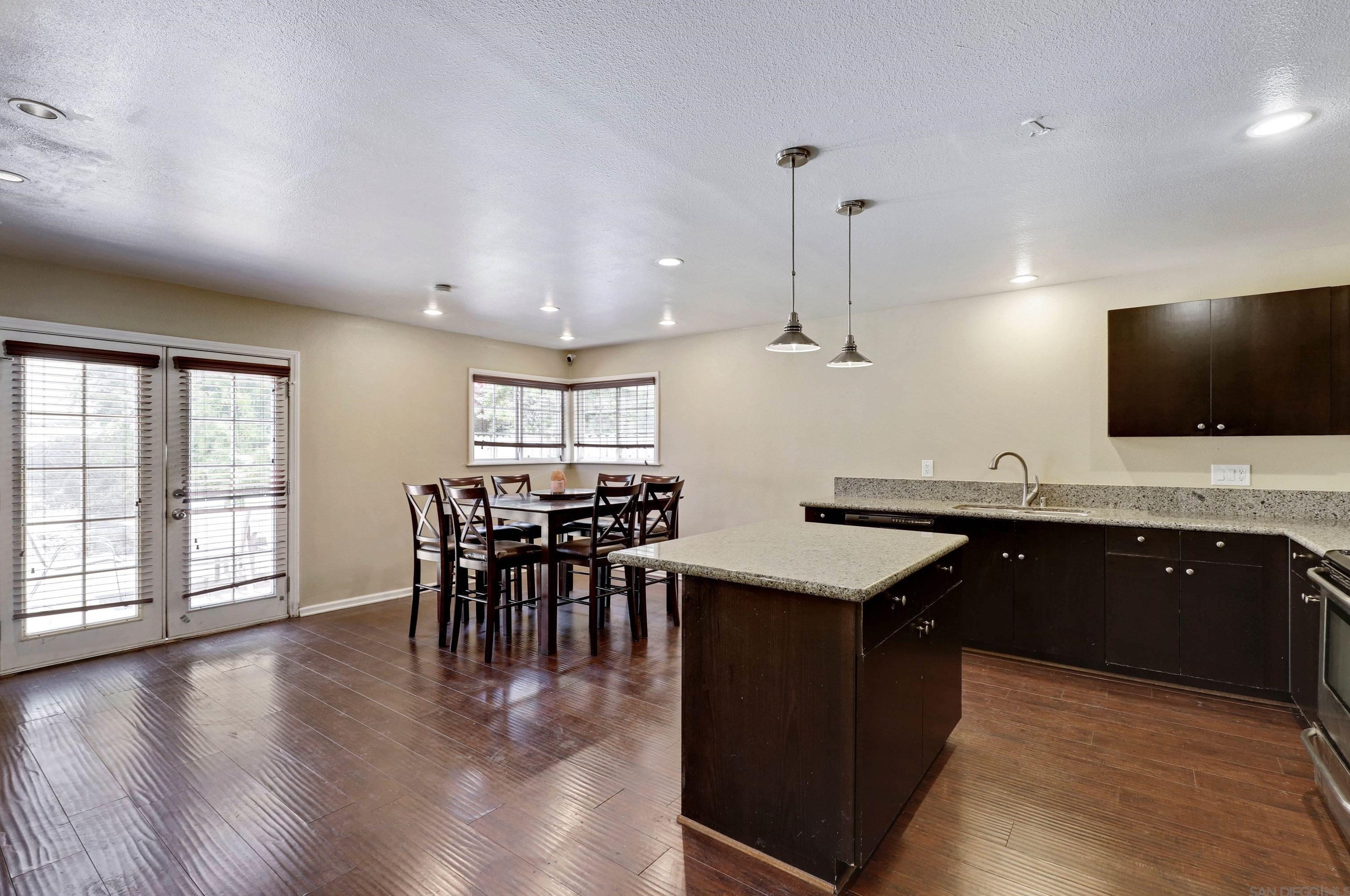 1364 Caliente Loop, Chula Vista CA  91910-6810 exterior