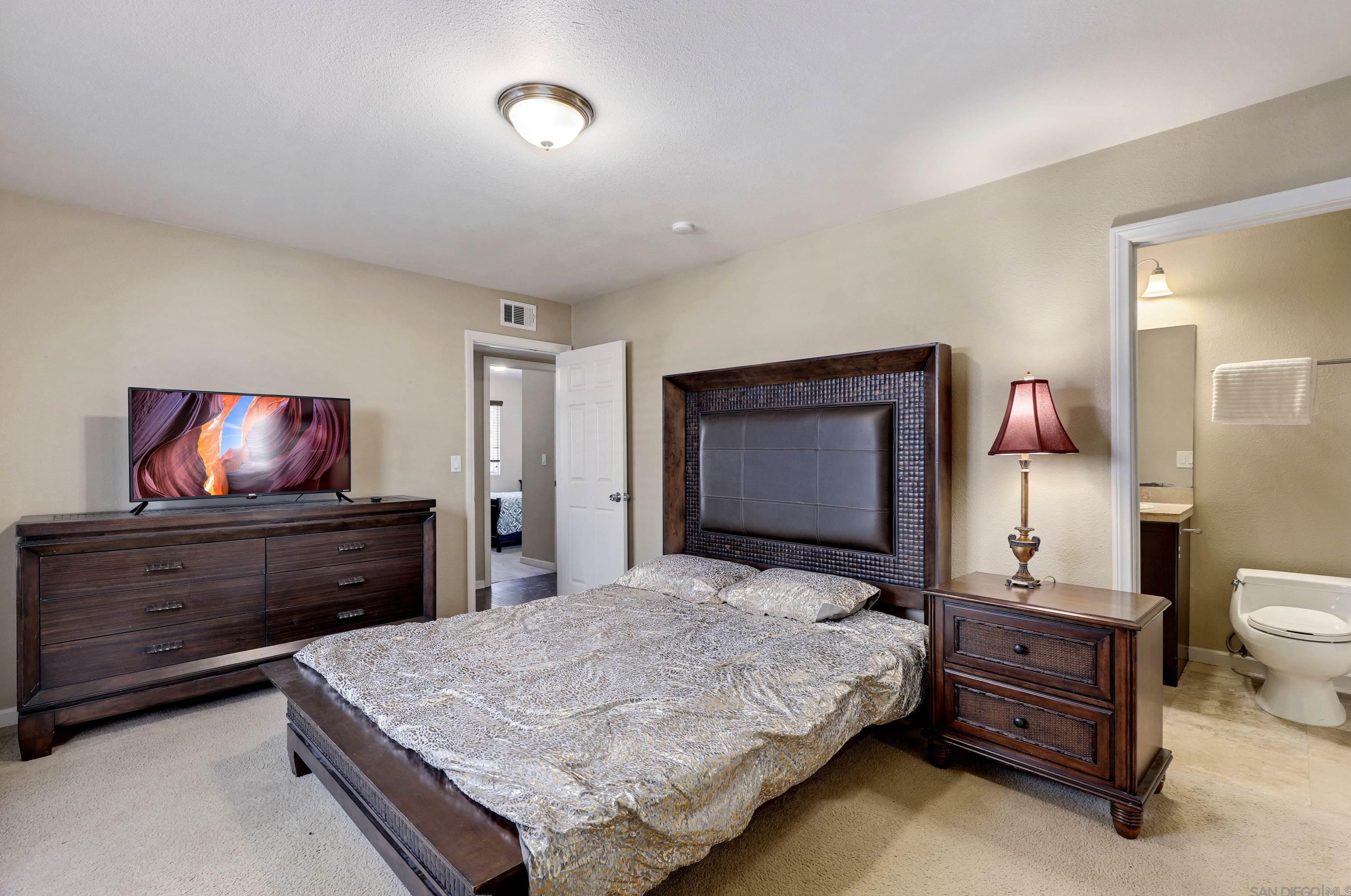 1364 Caliente Loop, Chula Vista CA  91910-6810 exterior
