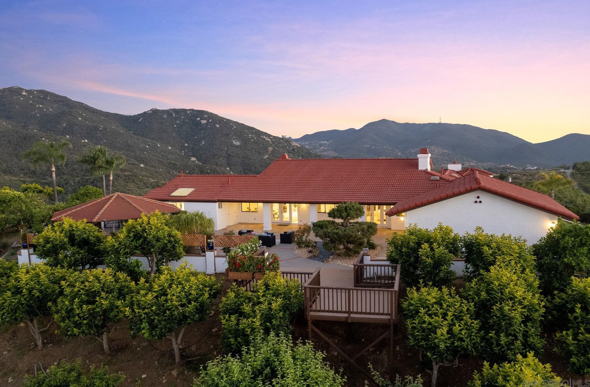 3831 Silverleaf Ln, Vista, CA 92084