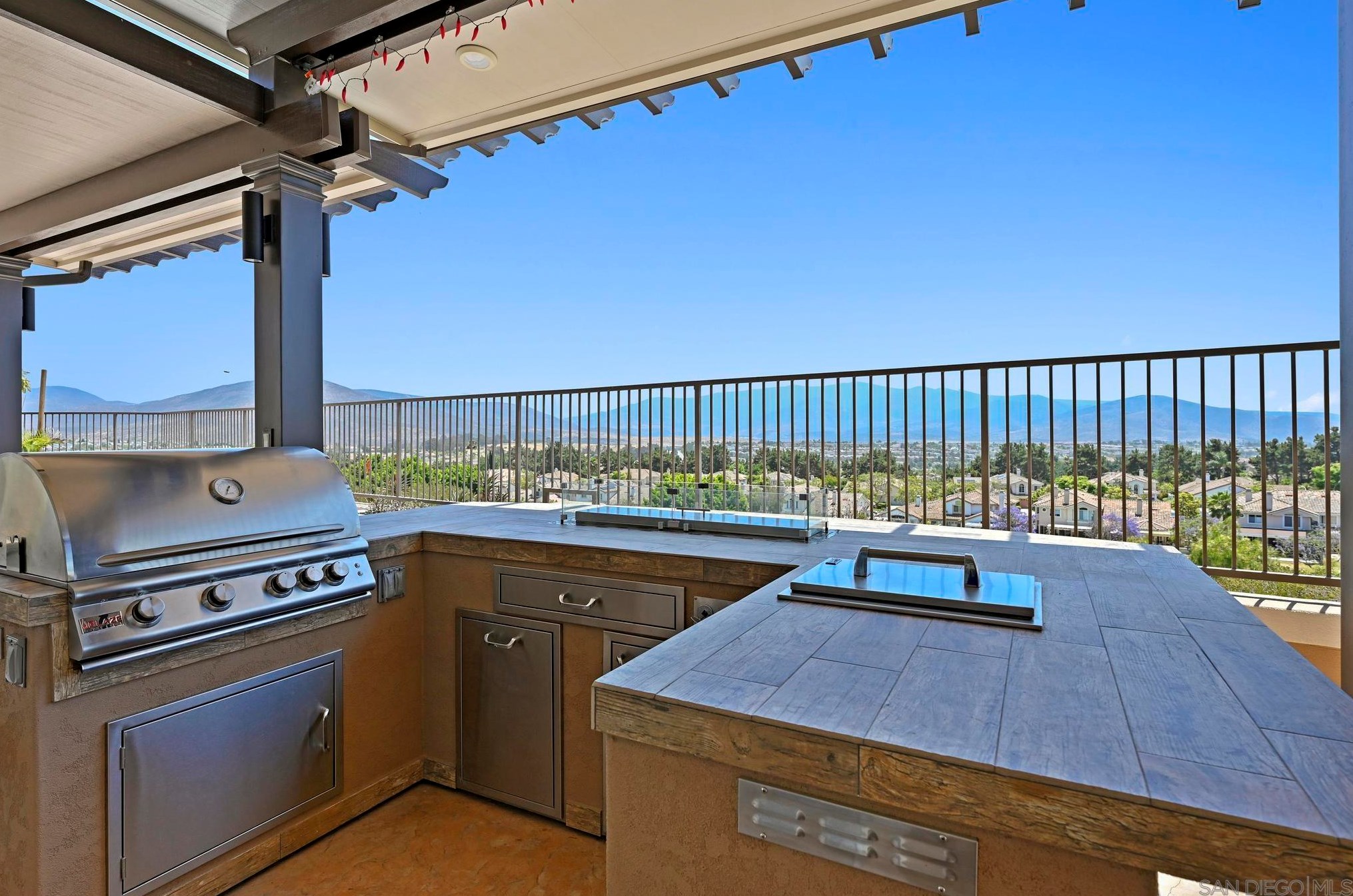 1035 Park Meadows Rd, Chula Vista CA  91915-1414 exterior