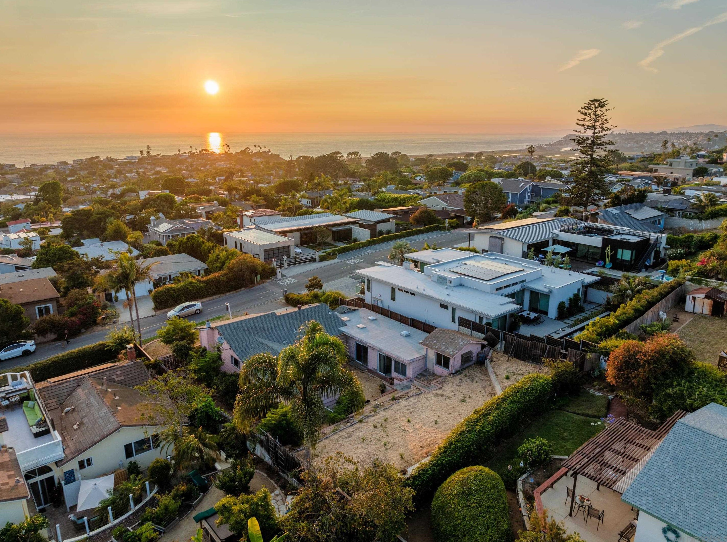 410 Granados Ave, Solana Beach CA  92075-2015 exterior