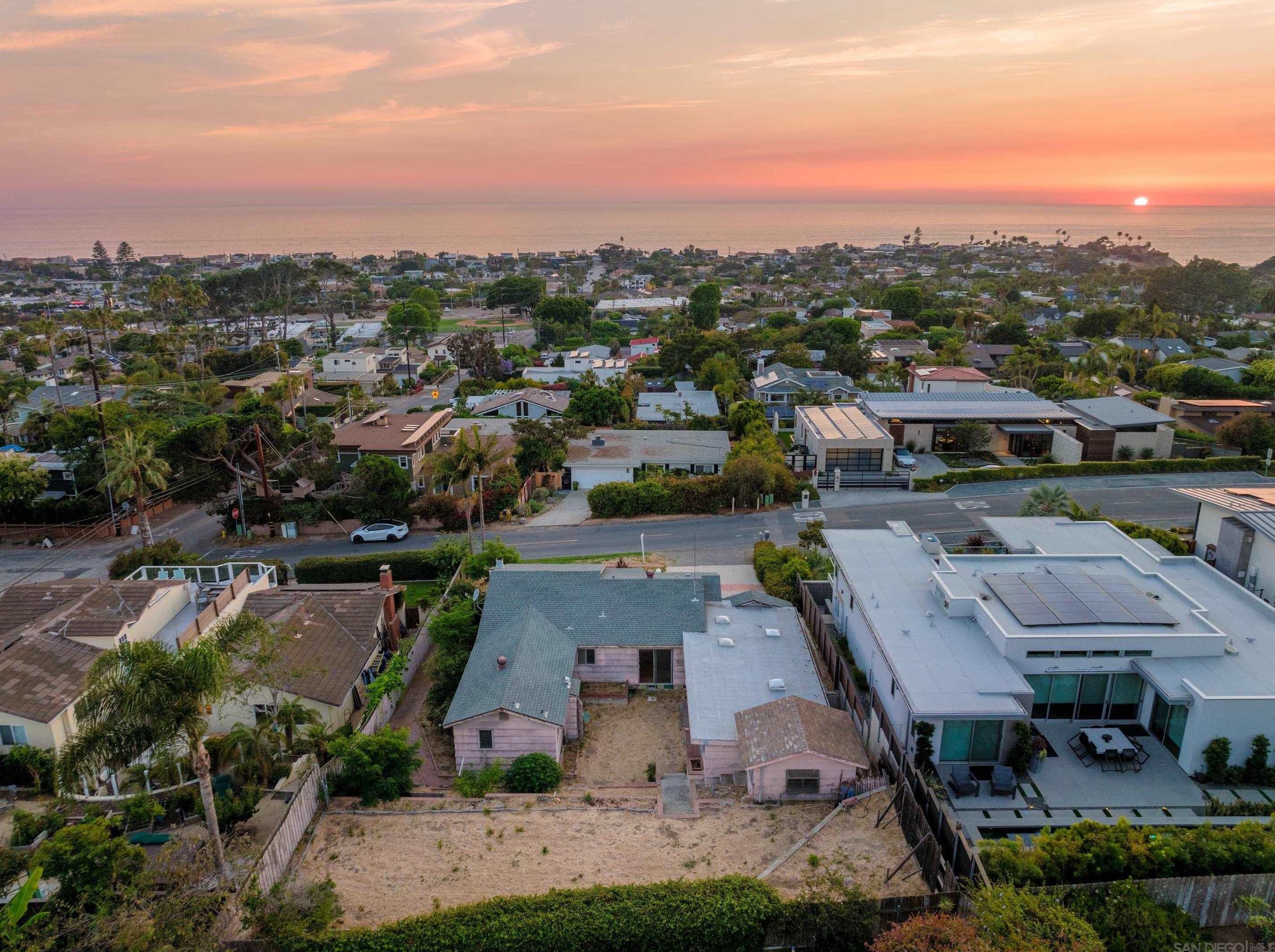 410 Granados Ave, Solana Beach CA  92075-2015 exterior