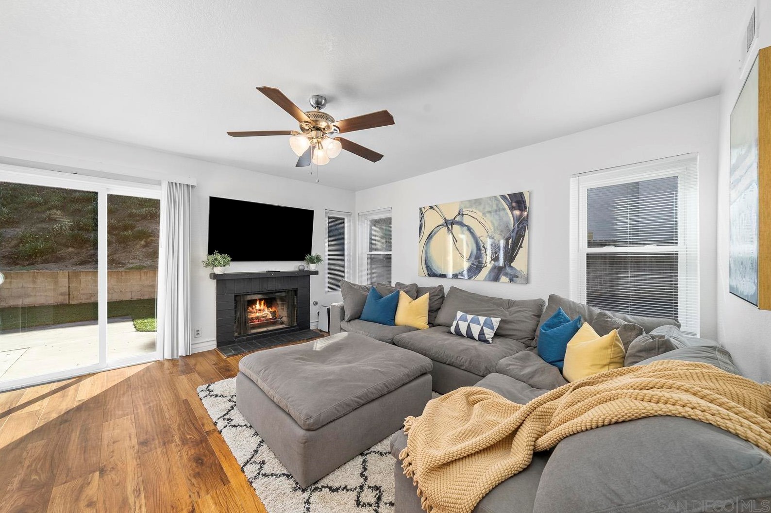 29769 Stonewood Rd, Temecula CA  92591-5303 exterior