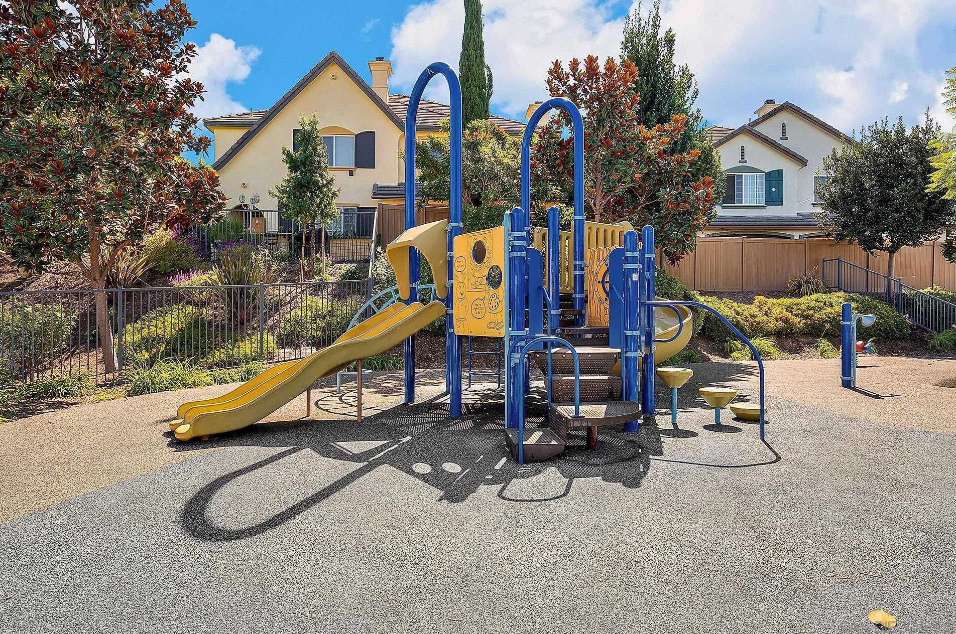 1343 Sutter Buttes St, Chula Vista CA  91913-2944 exterior