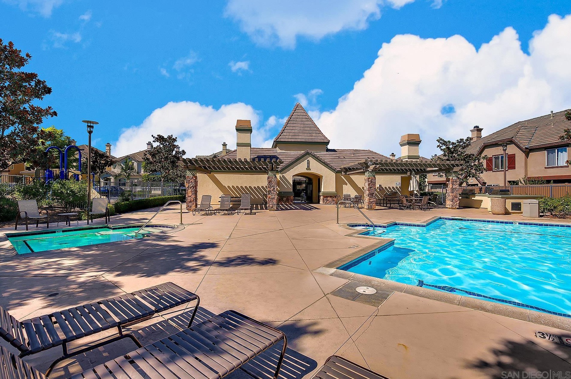 1343 Sutter Buttes St, Chula Vista CA  91913-2944 exterior