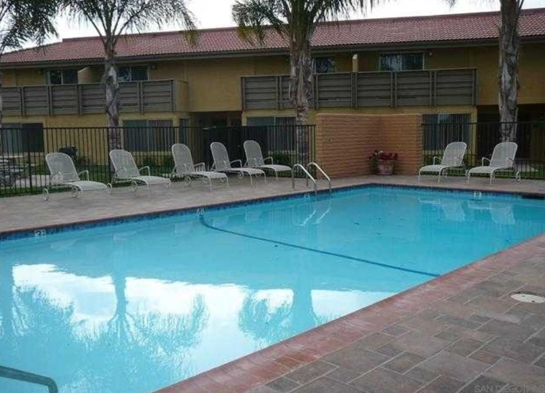 615 Fredricks Ave, Oceanside CA  92058-1653 exterior