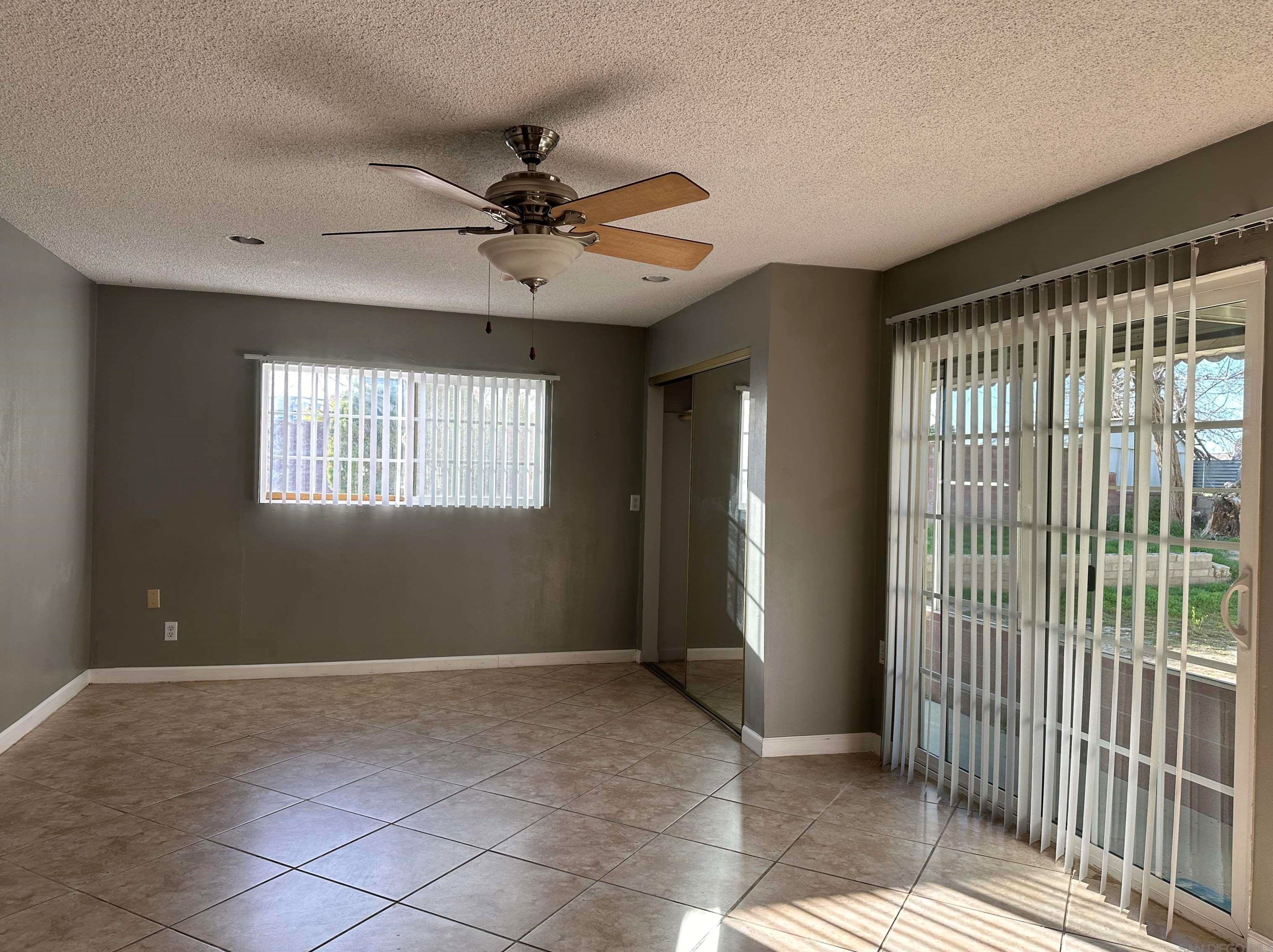 44949 5, Lancaster CA 93535-2051 exterior