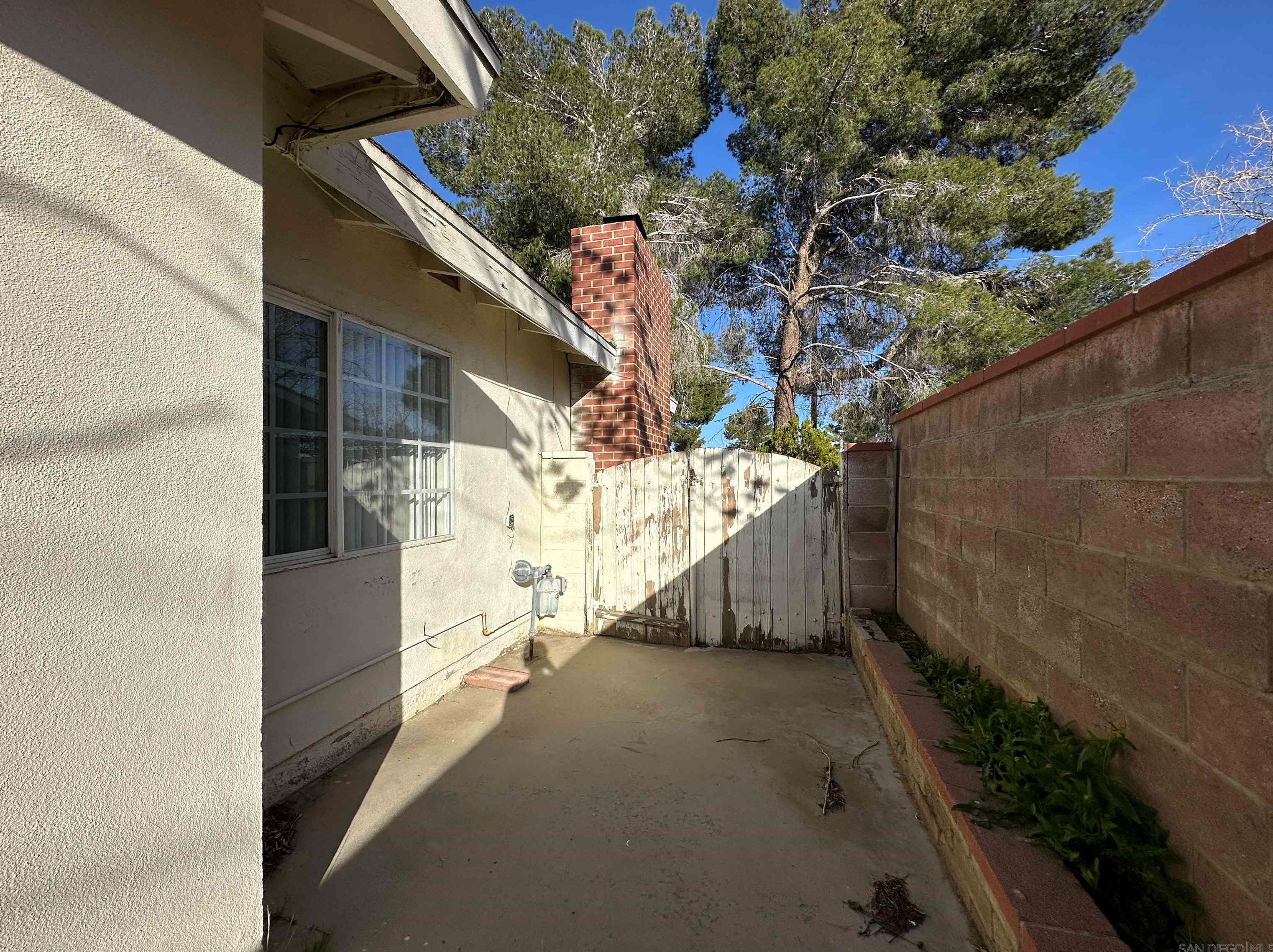 44949 5, Lancaster CA 93535-2051 exterior