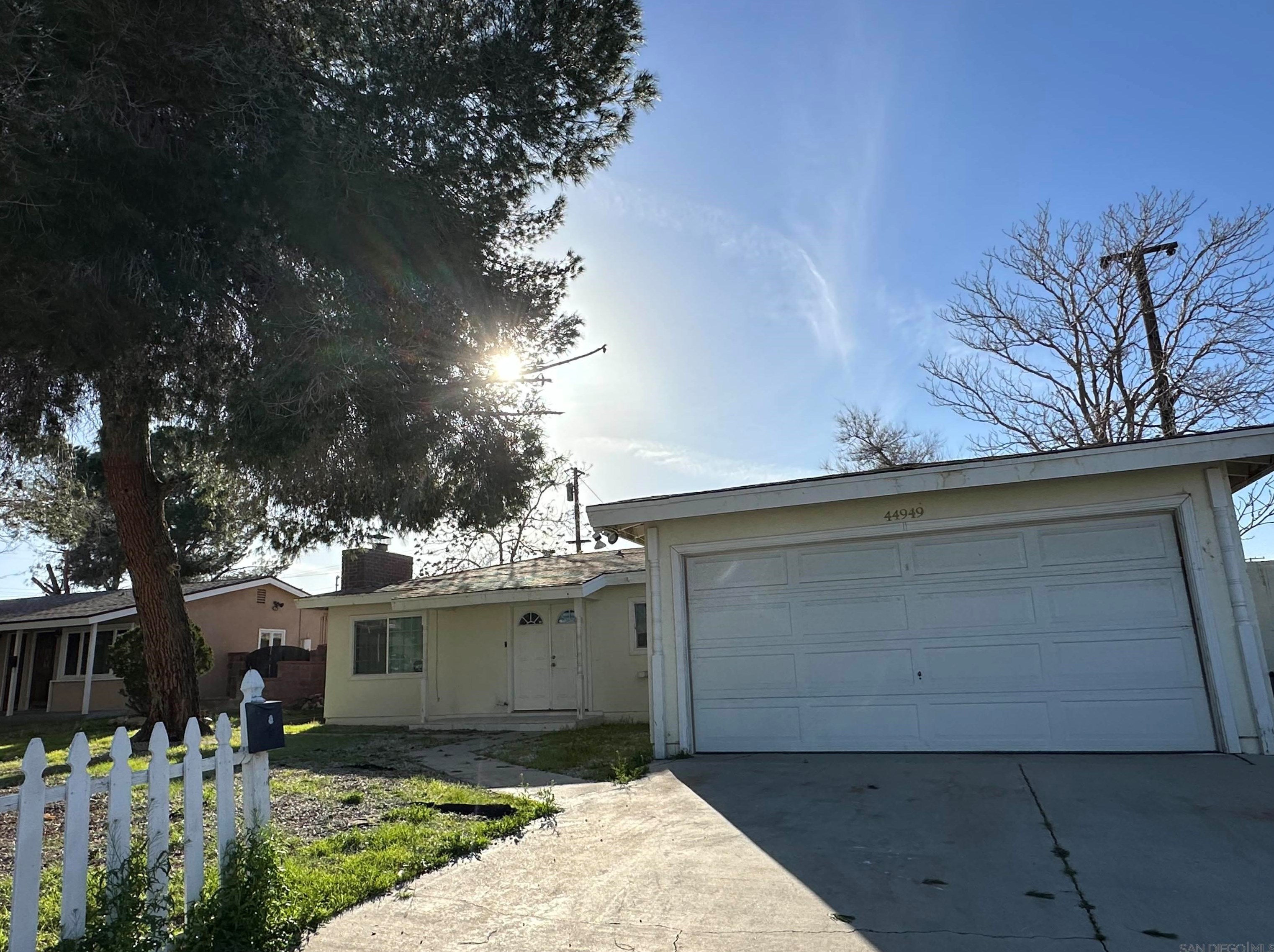 44949 5, Lancaster CA 93535-2051 exterior