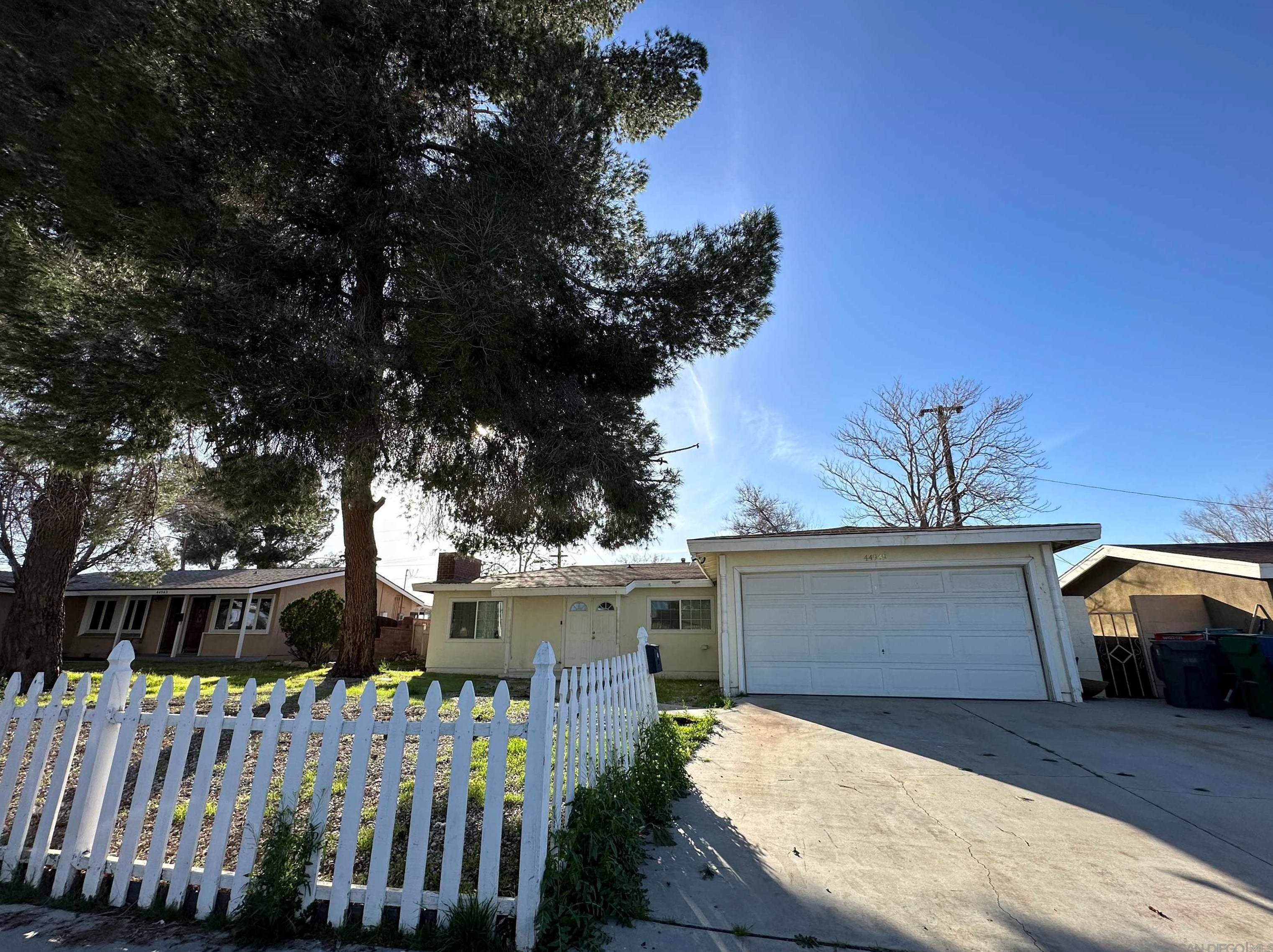 44949 5, Lancaster CA 93535-2051 exterior