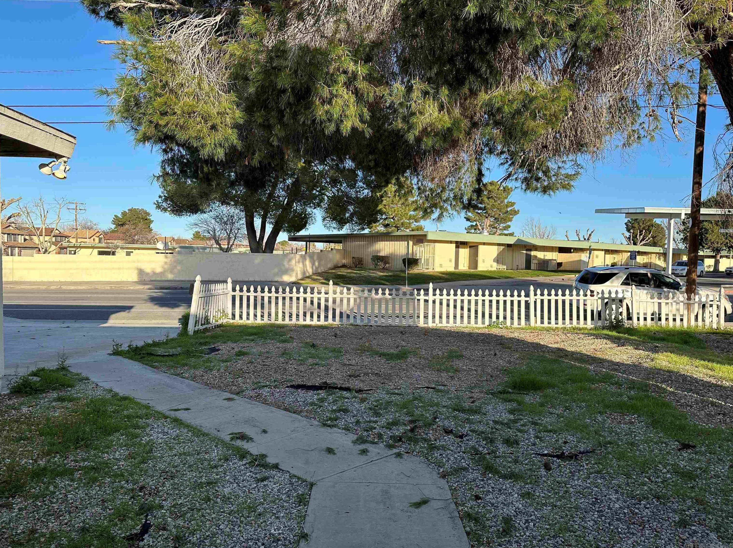 44949 5, Lancaster CA 93535-2051 exterior