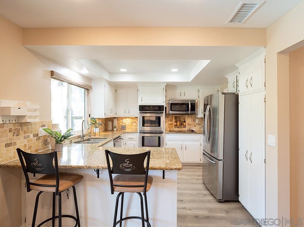 10732 Meadow Glen Way, Escondido CA  92026-6924 exterior