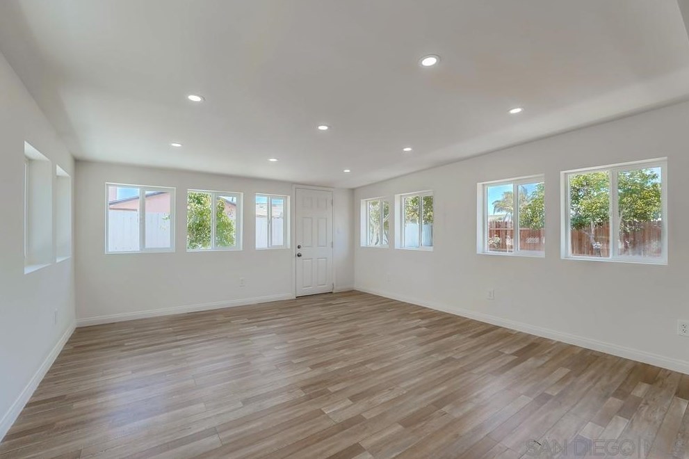 1605 Hilltop Dr, Chula Vista CA  91911-5304 exterior
