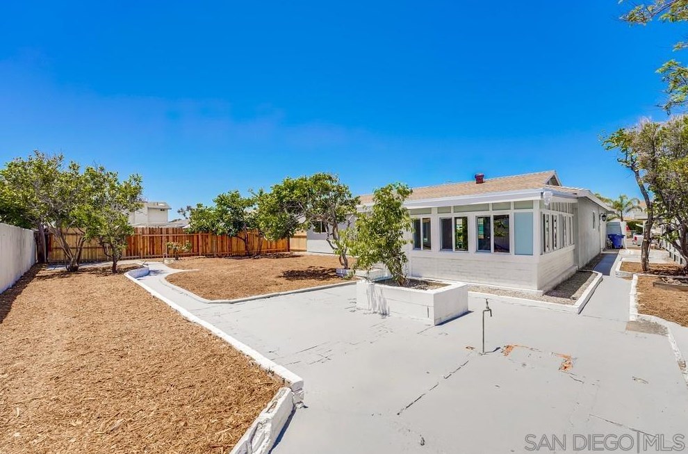 1605 Hilltop Dr, Chula Vista CA  91911-5304 exterior