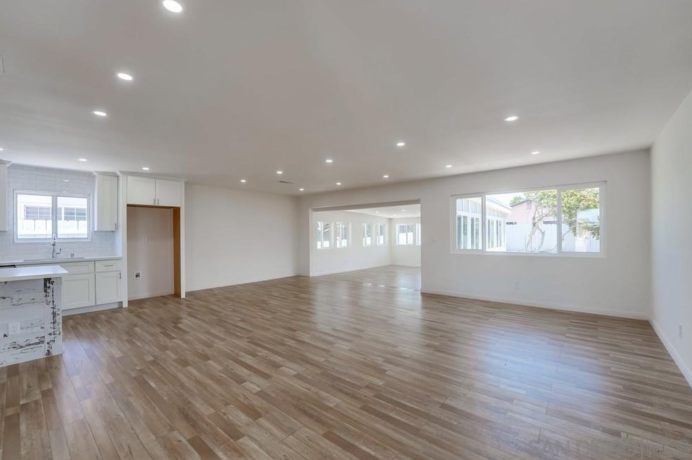 1605 Hilltop Dr, Chula Vista CA  91911-5304 exterior