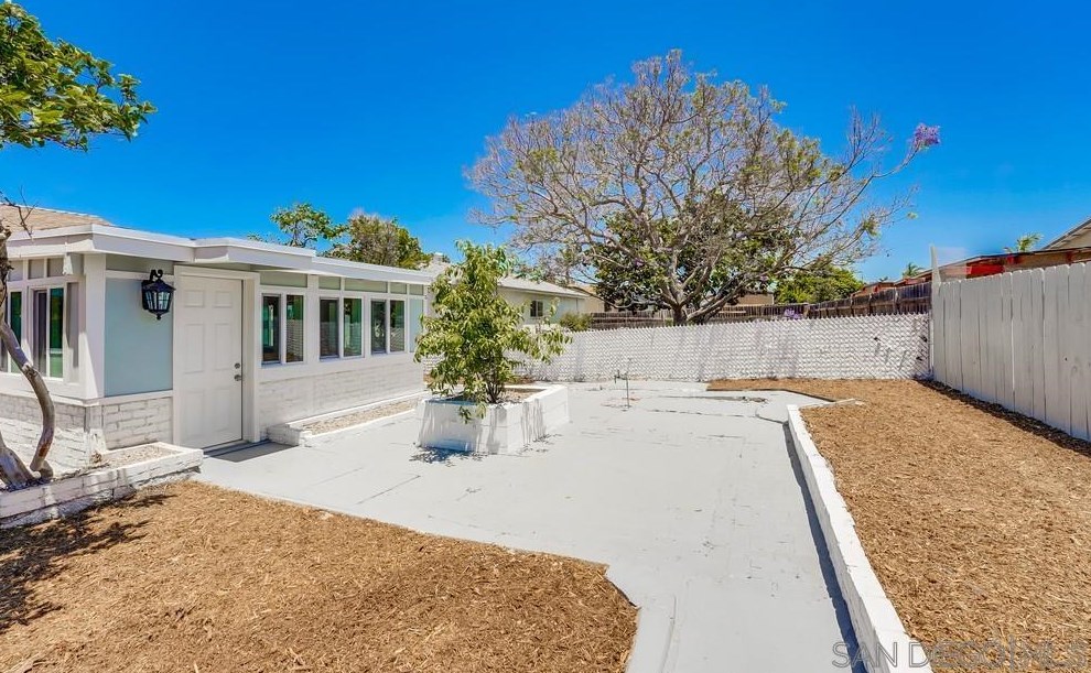 1605 Hilltop Dr, Chula Vista CA  91911-5304 exterior