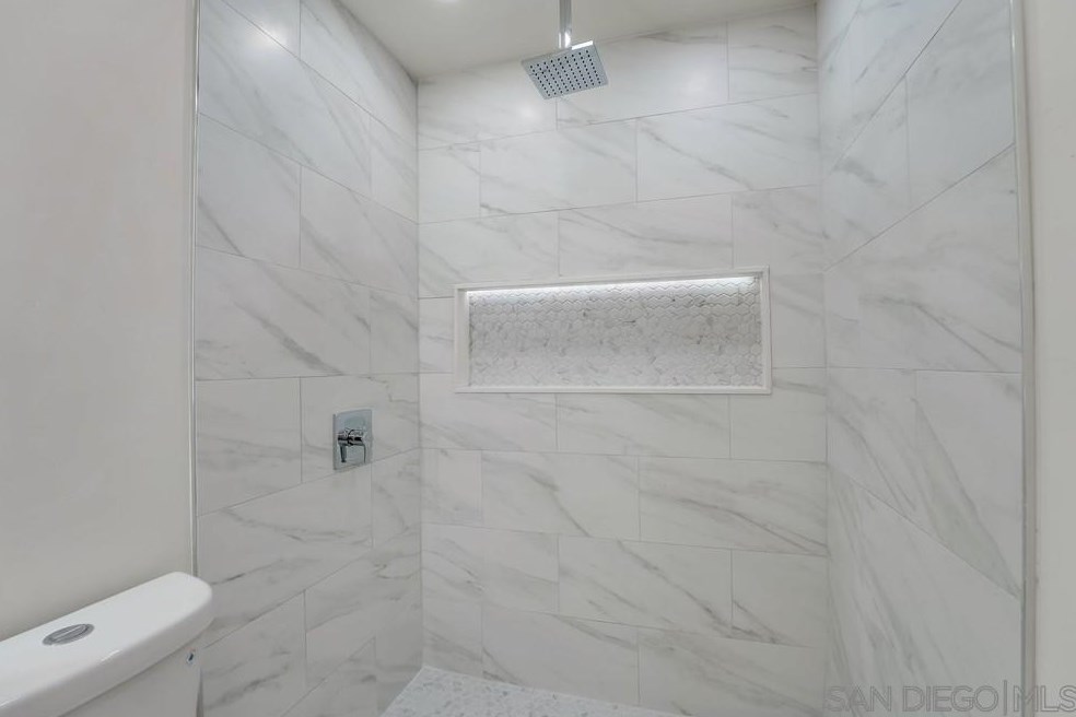 1605 Hilltop Dr, Chula Vista CA  91911-5304 exterior