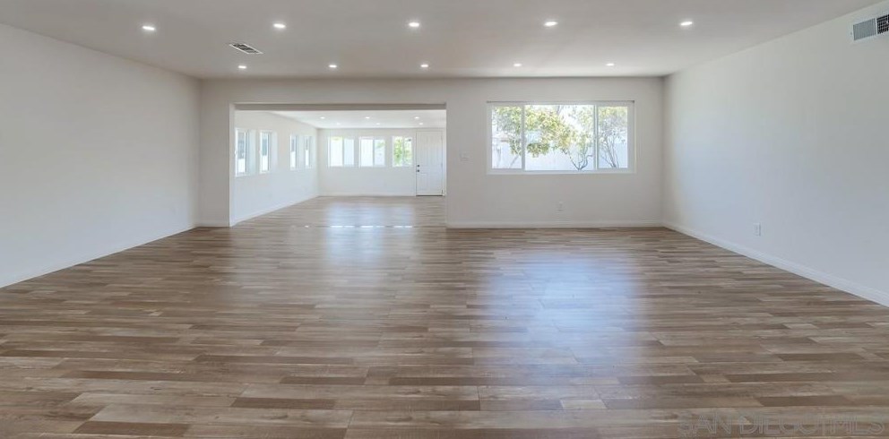 1605 Hilltop Dr, Chula Vista CA  91911-5304 exterior