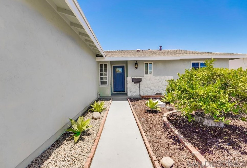 1605 Hilltop Dr, Chula Vista CA  91911-5304 exterior