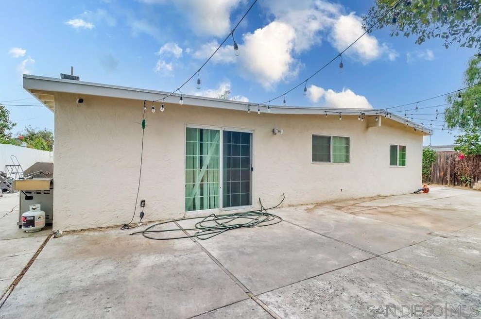 1435 Gowin St, Spring Valley CA  91977-3806 exterior