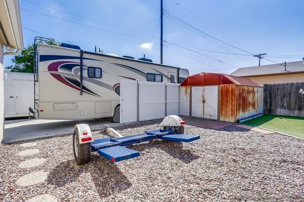 6890 Boulder Lake Ave, San Diego CA  92119-1946 exterior