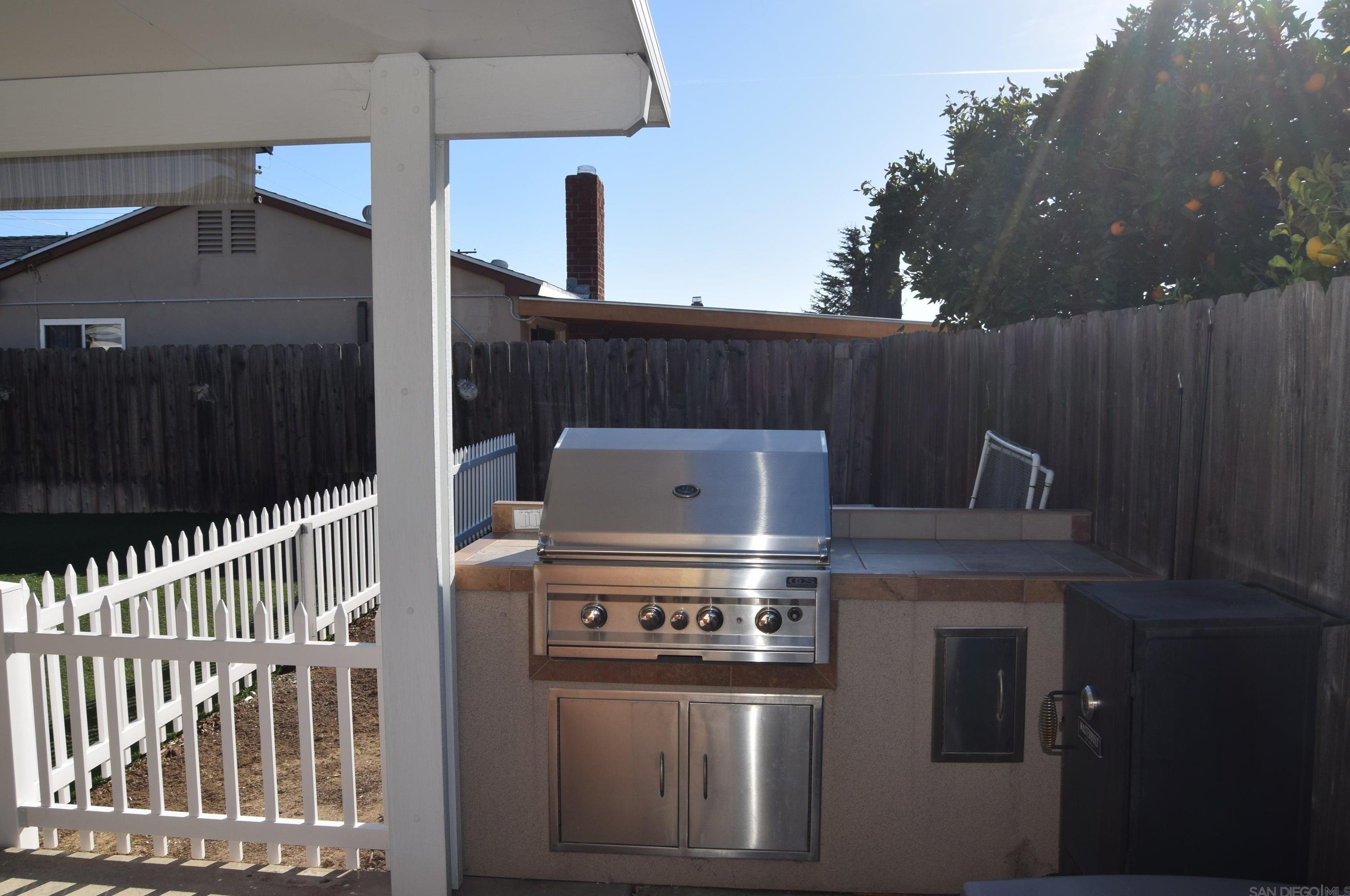 6890 Boulder Lake Ave, San Diego CA  92119-1946 exterior