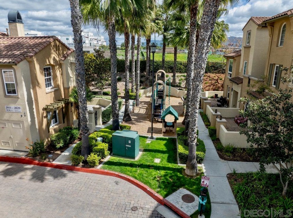 1977 Caminito De La Cruz, Chula Vista CA  91913-3925 exterior