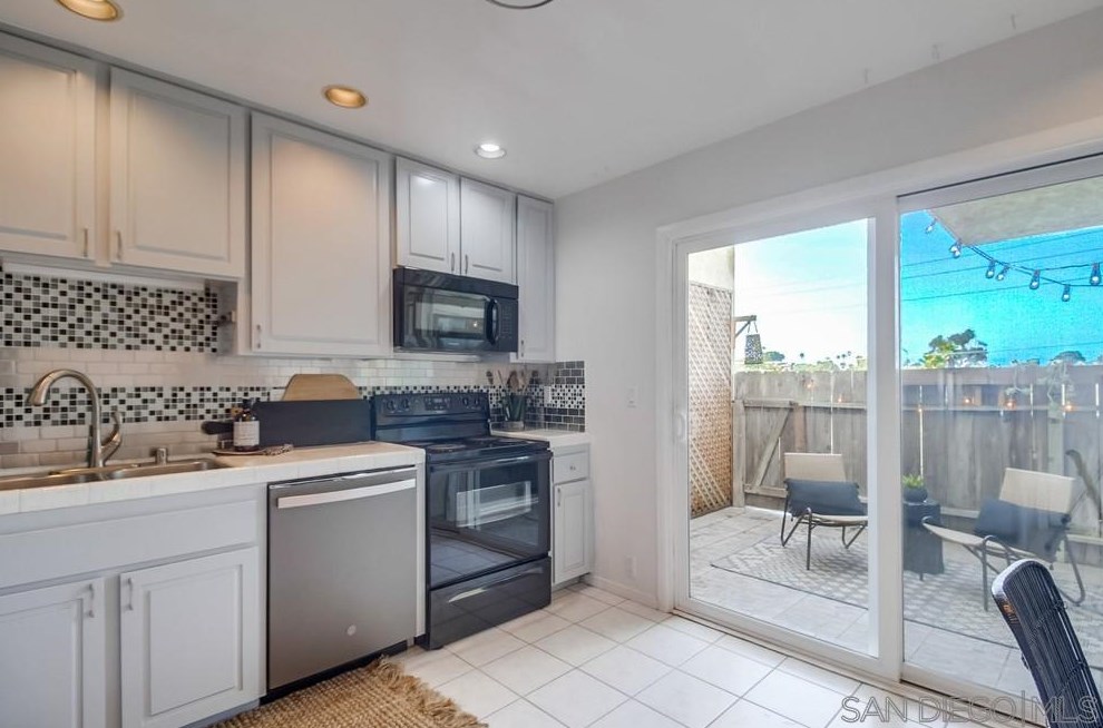 2310 Caminito Mira, San Diego CA  92107-1528 exterior