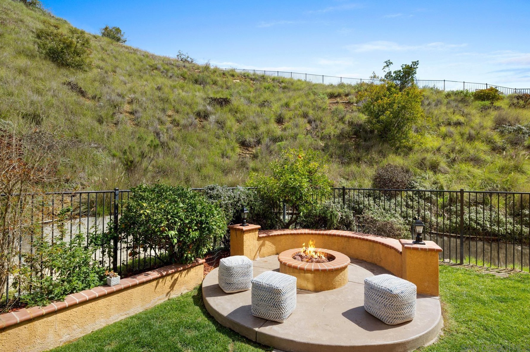 3805 Sacramento Dr, La Mesa CA  91941-6887 exterior