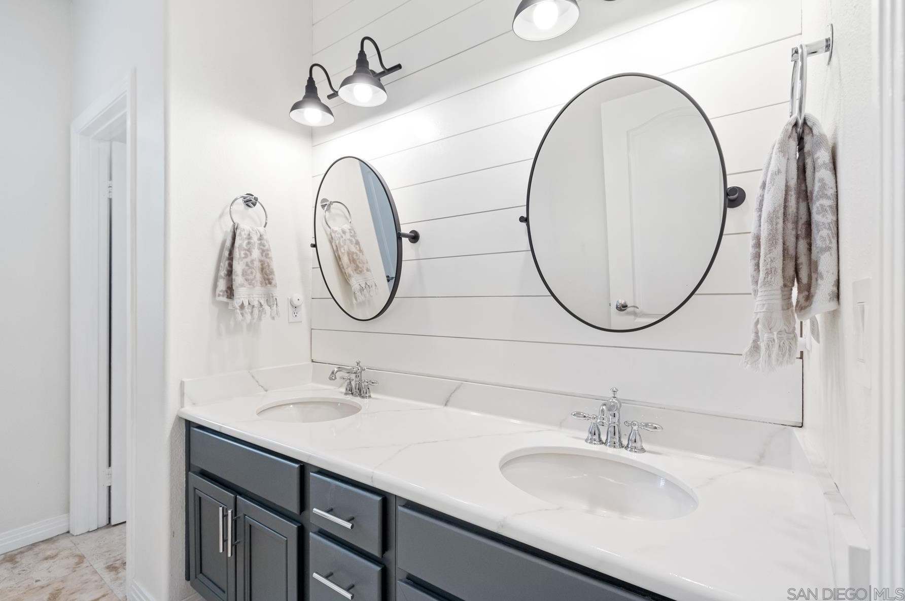 3805 Sacramento Dr, La Mesa CA  91941-6887 exterior