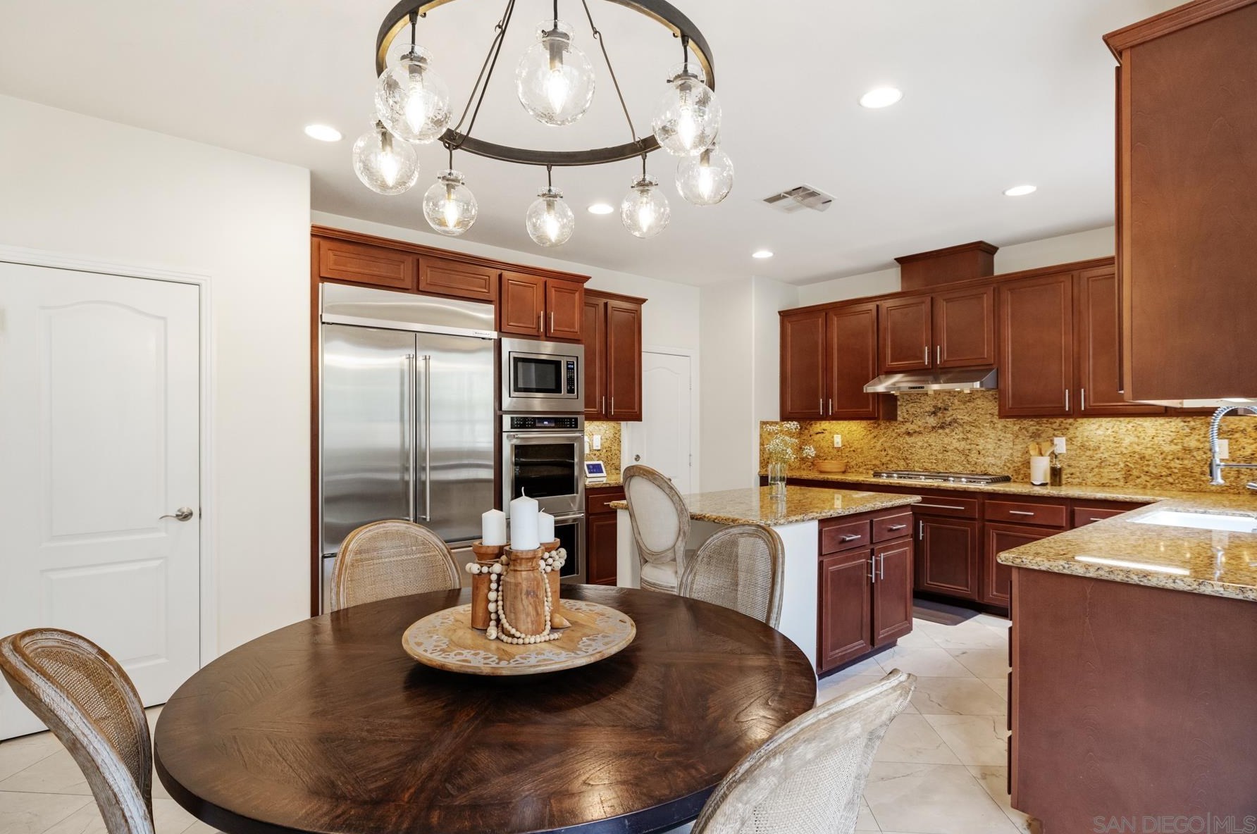 3805 Sacramento Dr, La Mesa CA  91941-6887 exterior