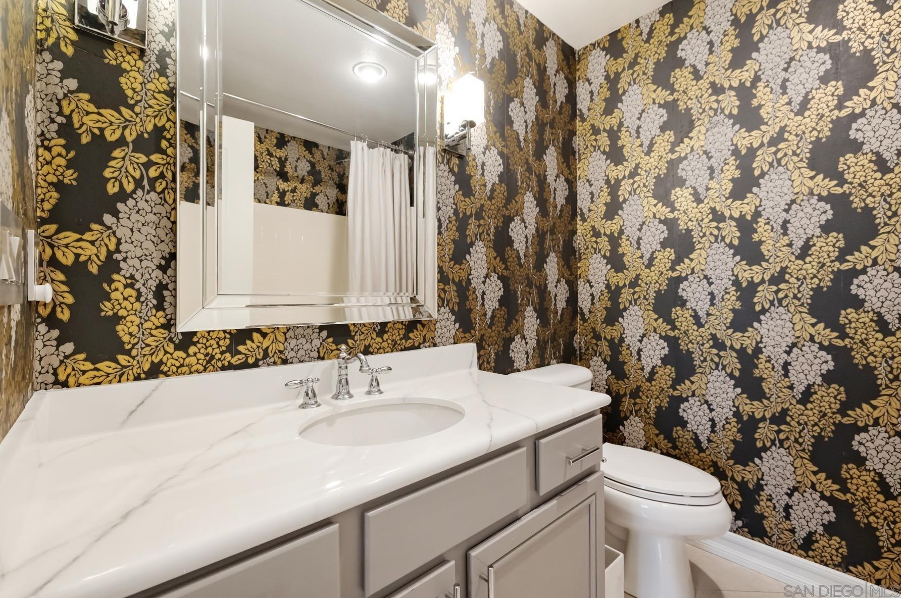 3805 Sacramento Dr, La Mesa CA  91941-6887 exterior