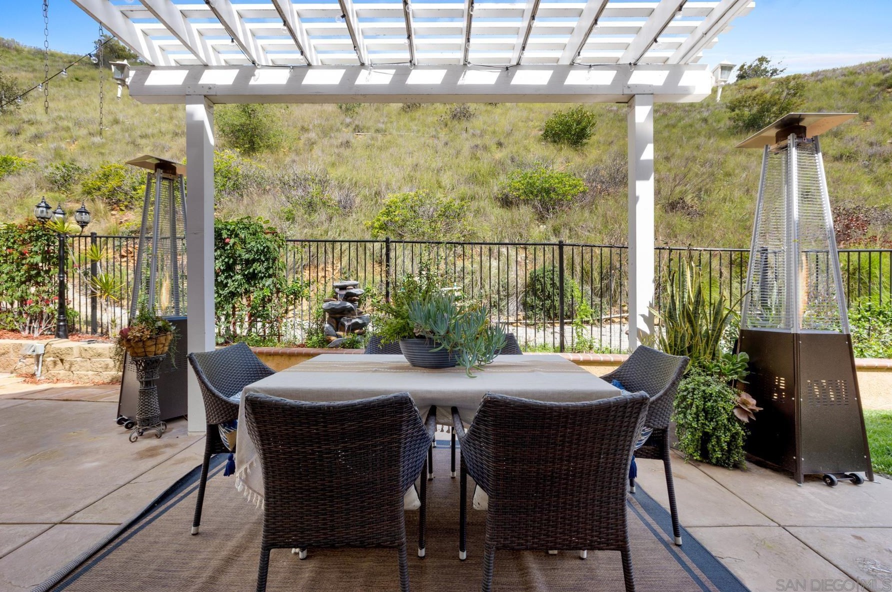 3805 Sacramento Dr, La Mesa CA  91941-6887 exterior