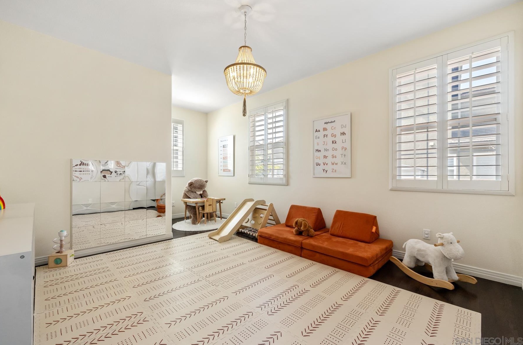 3805 Sacramento Dr, La Mesa CA  91941-6887 exterior