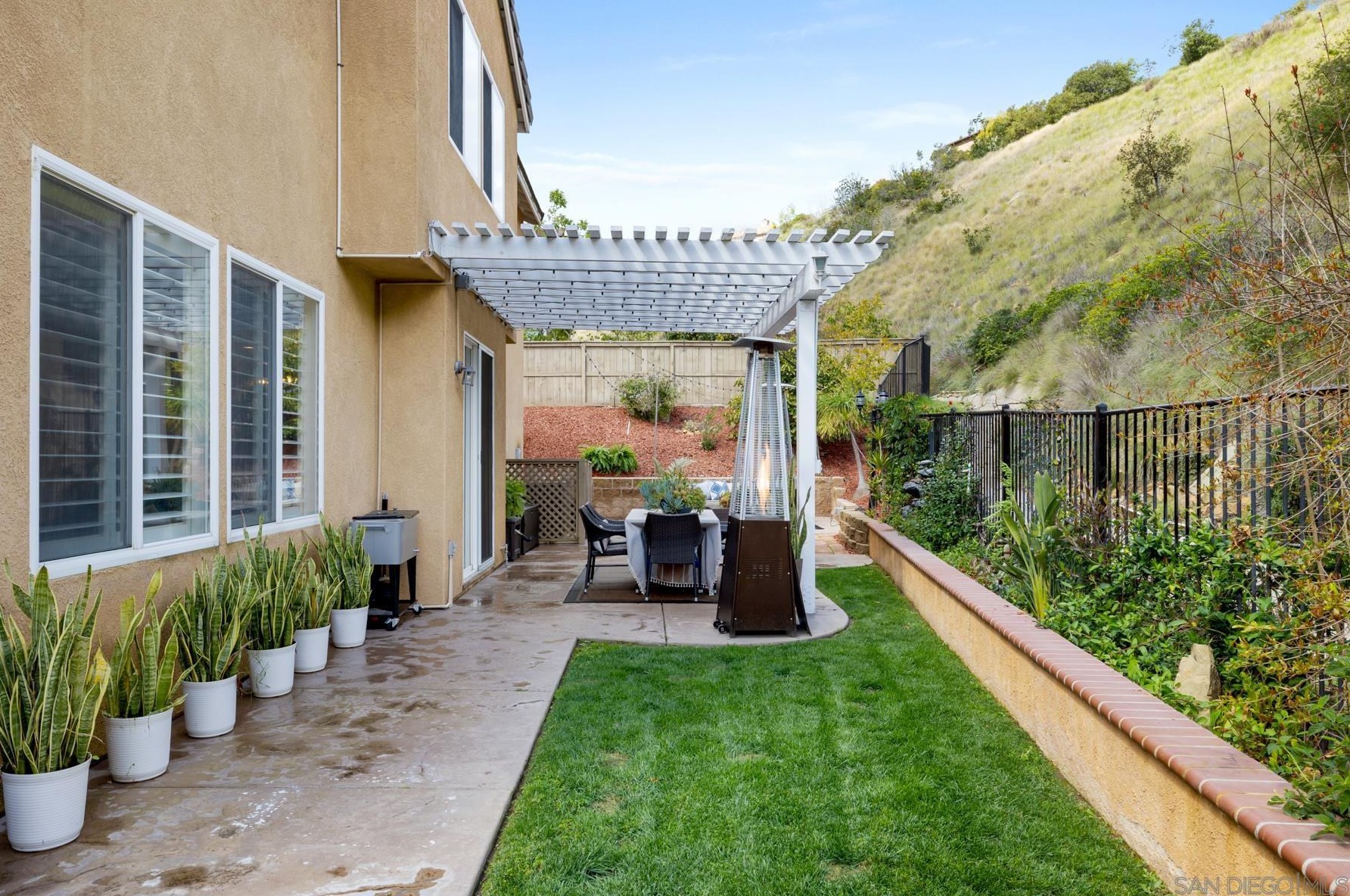 3805 Sacramento Dr, La Mesa CA  91941-6887 exterior