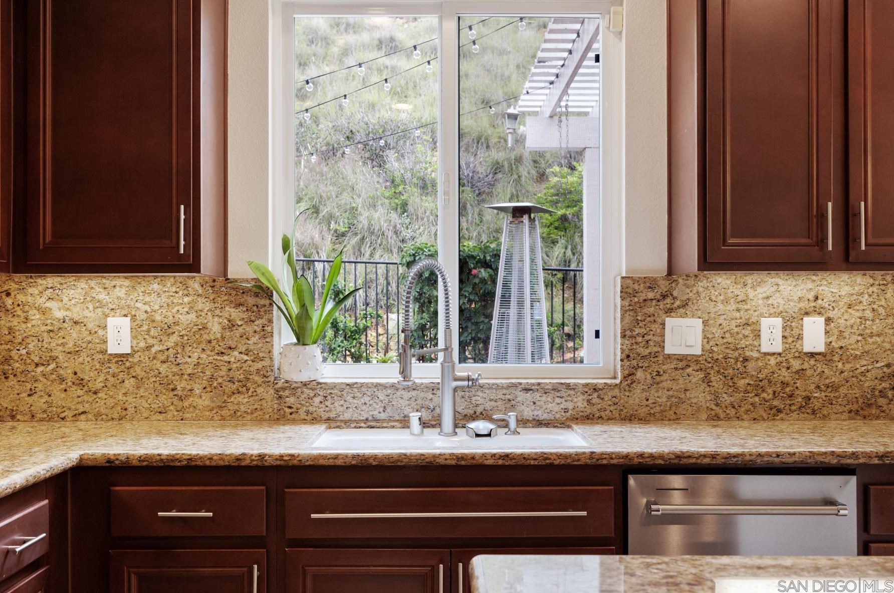 3805 Sacramento Dr, La Mesa CA  91941-6887 exterior