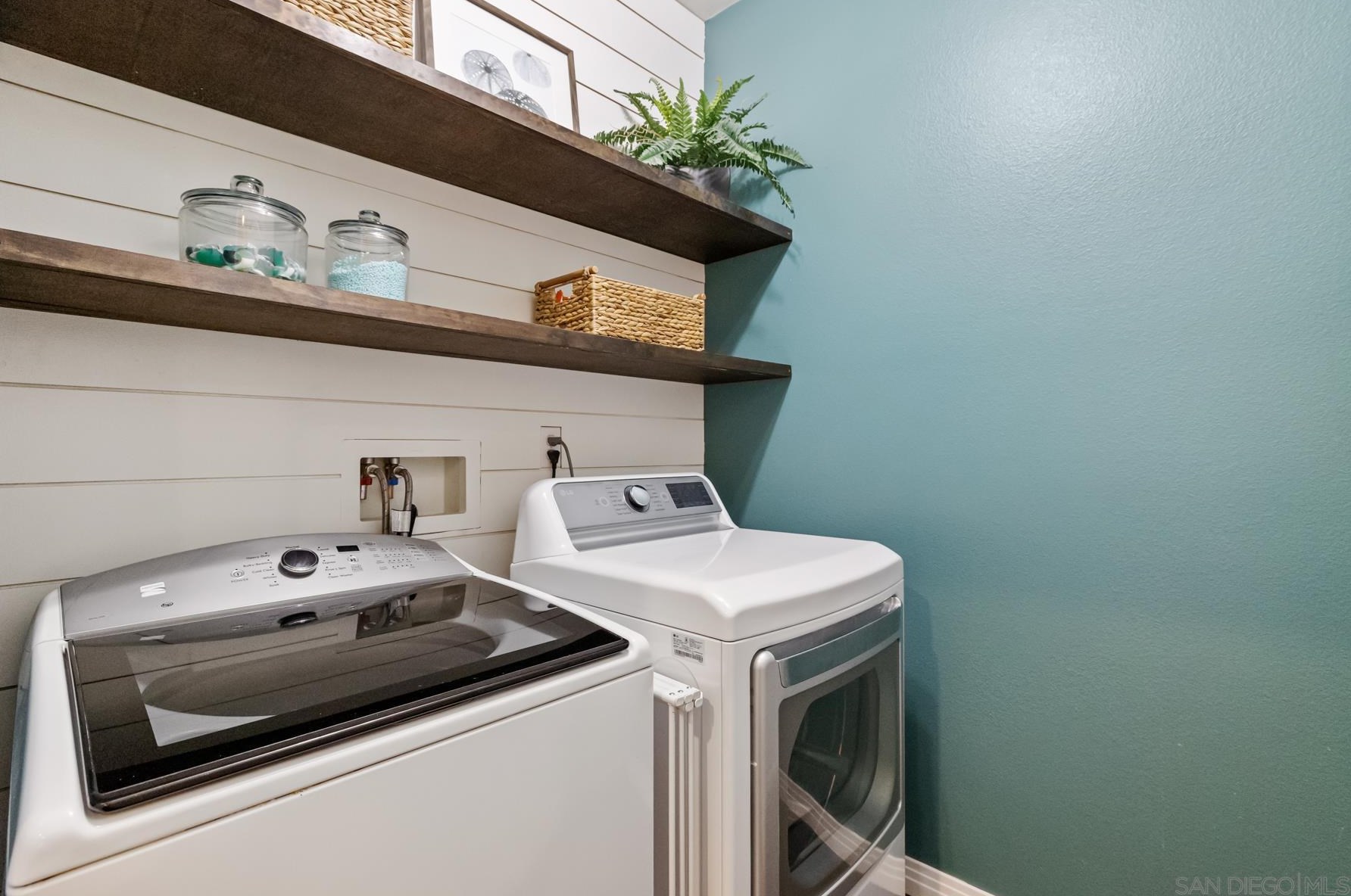 3805 Sacramento Dr, La Mesa CA  91941-6887 exterior