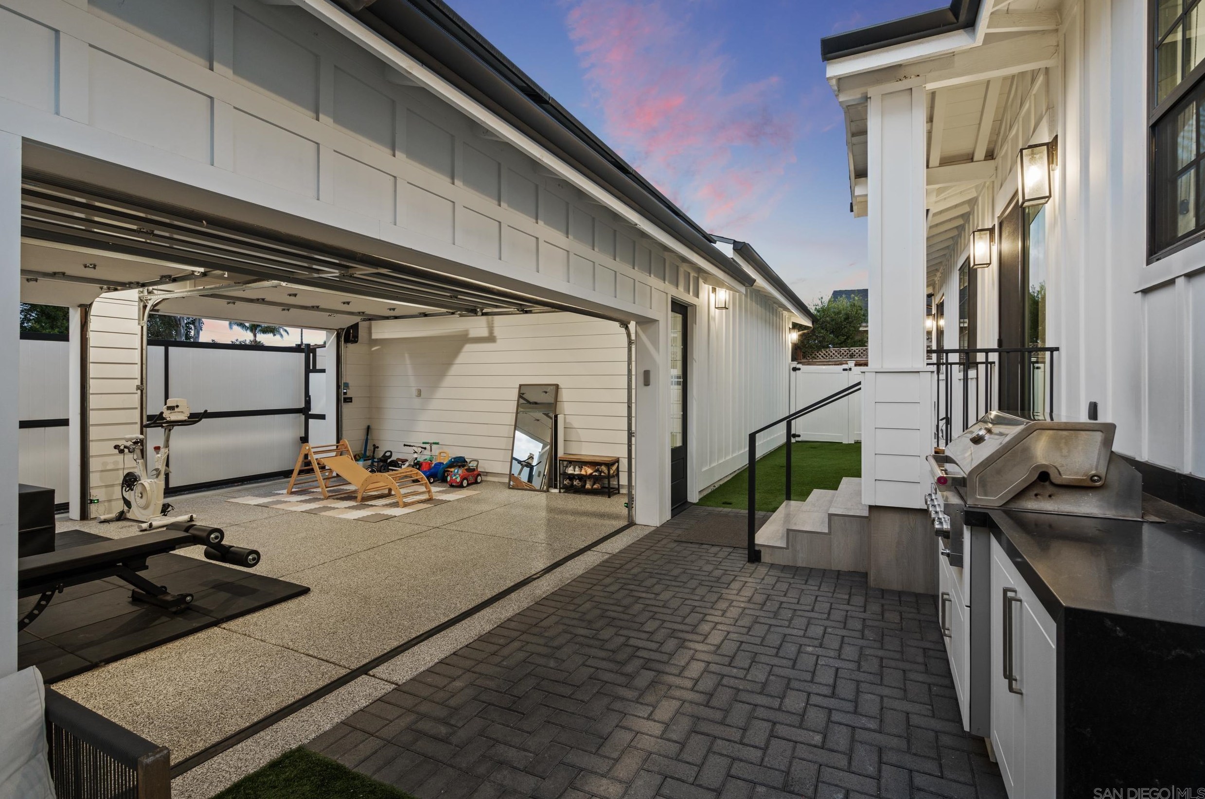 4556 Manitou Way, San Diego CA  92117-2931 exterior