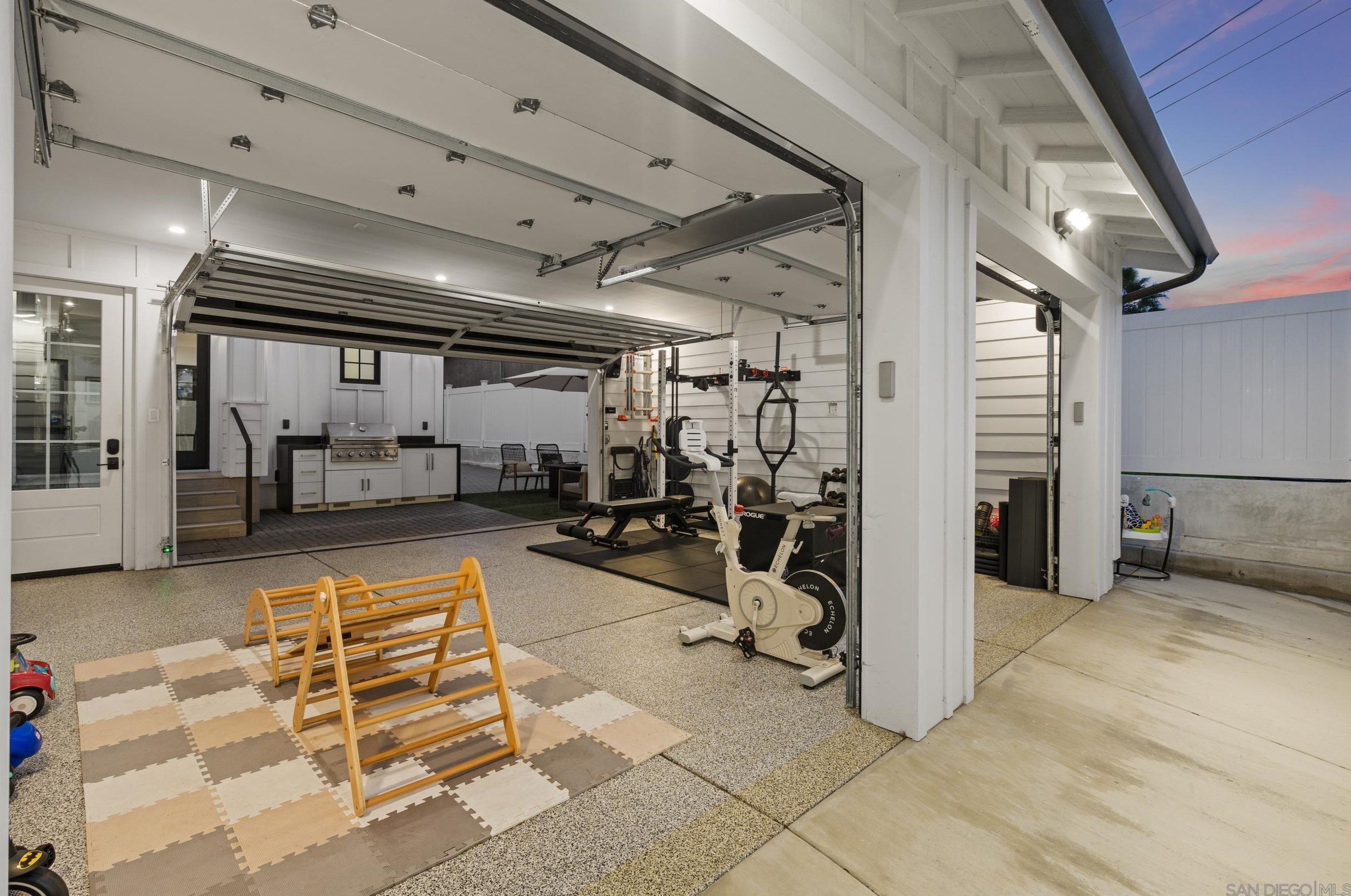 4556 Manitou Way, San Diego CA  92117-2931 exterior