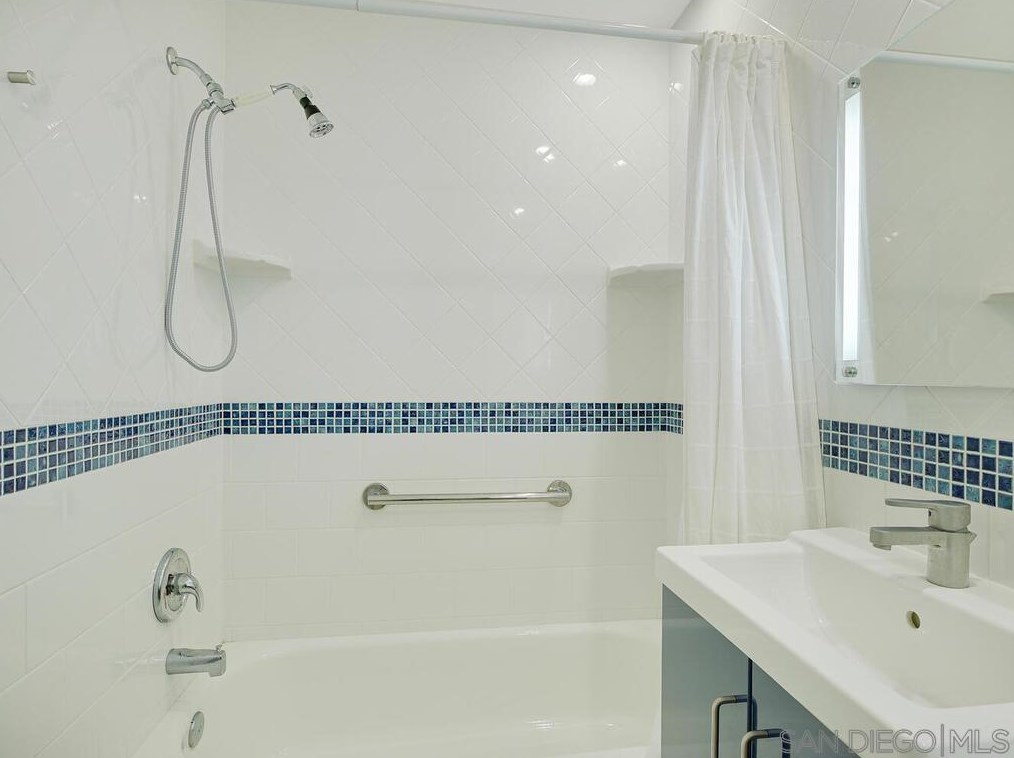 4909 Icaria Way, Oceanside CA  92056-5155 exterior