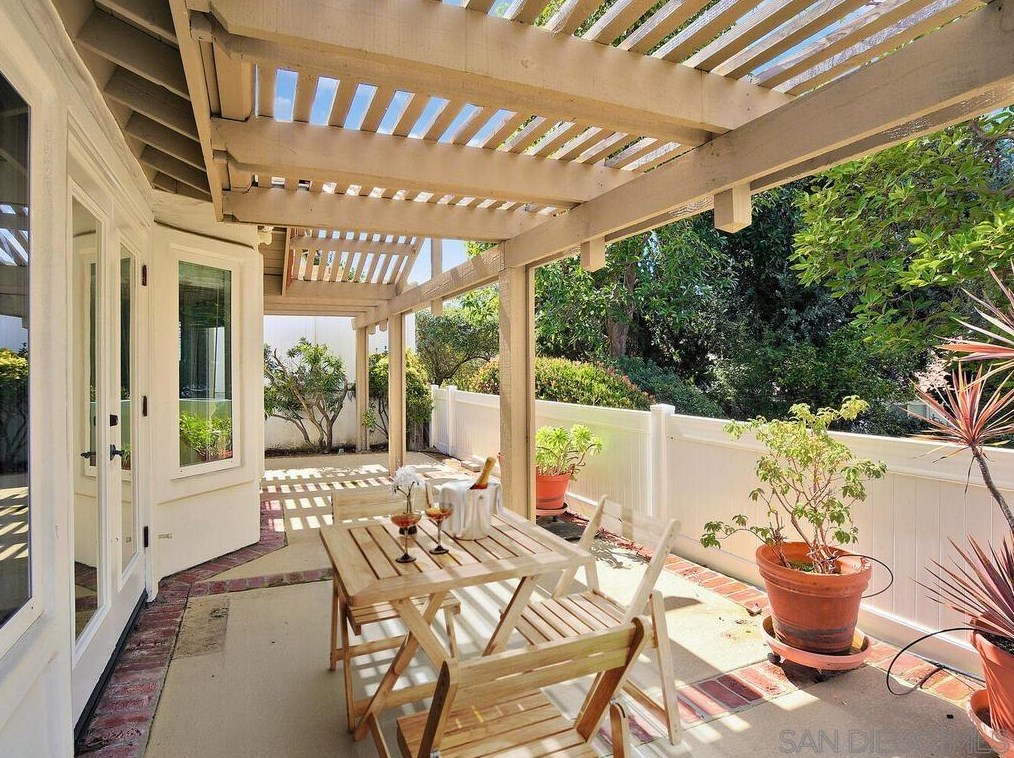 4909 Icaria Way, Oceanside CA  92056-5155 exterior