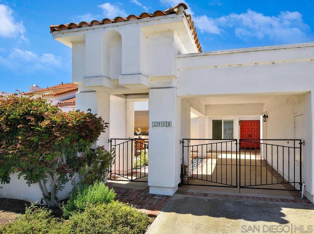 4909 Icaria Way, Oceanside CA  92056-5155 exterior