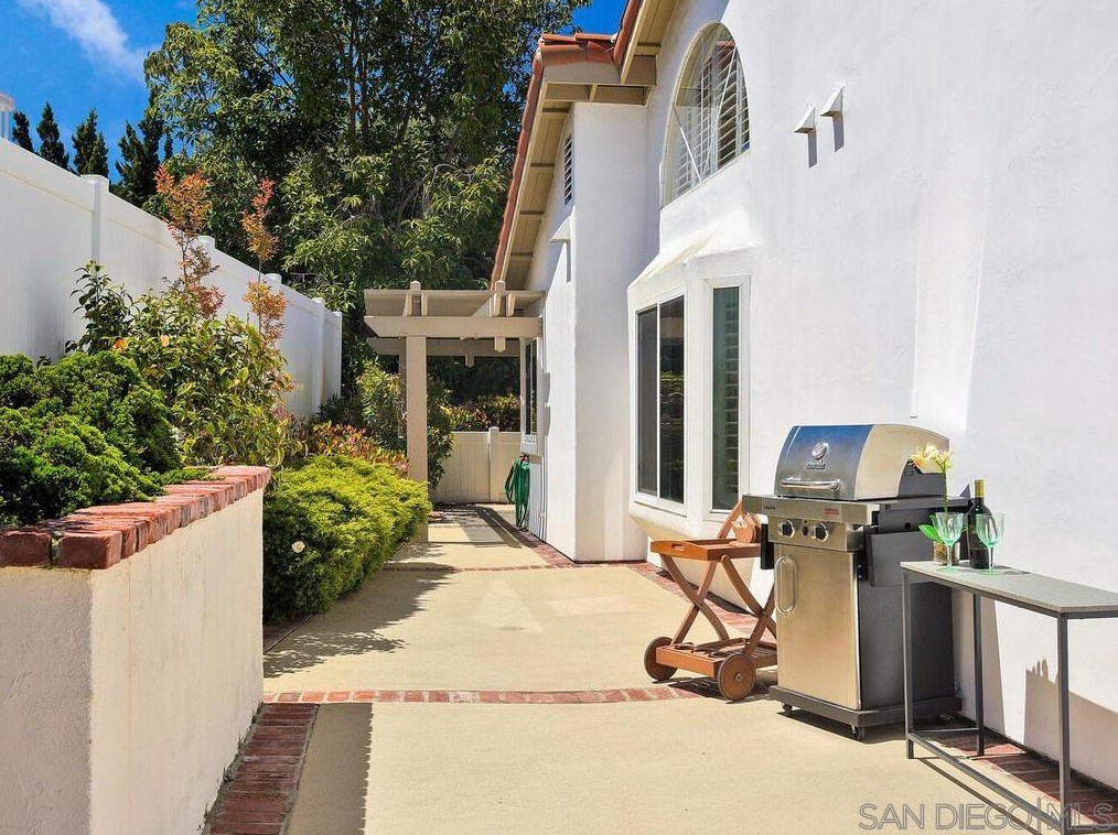 4909 Icaria Way, Oceanside CA  92056-5155 exterior