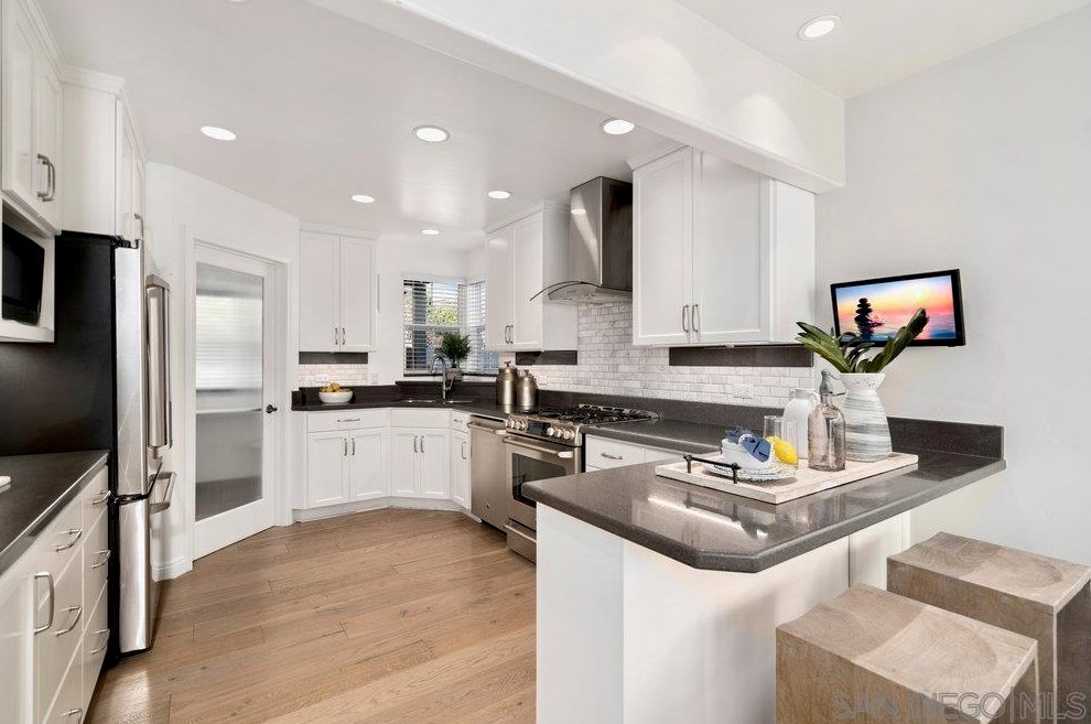 1151 Turquoise St, San Diego CA 92109-1247 exterior