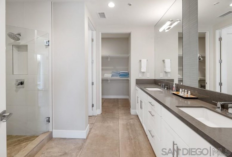 4025 Morrell St, San Diego CA 92109-4641 exterior