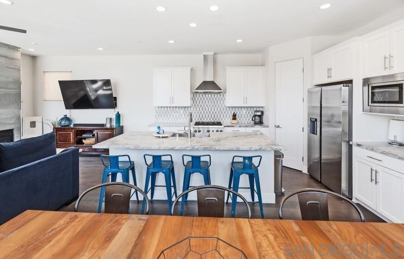 4025 Morrell St, San Diego CA 92109-4641 exterior