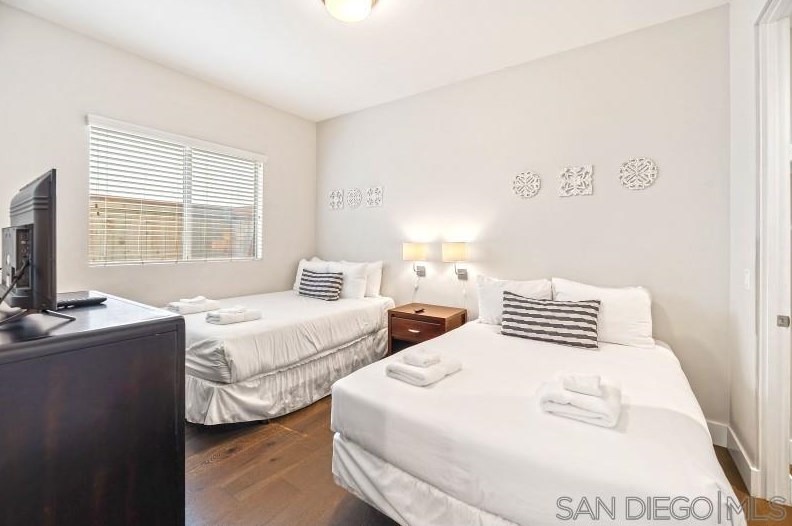 4025 Morrell St, San Diego CA 92109-4641 exterior